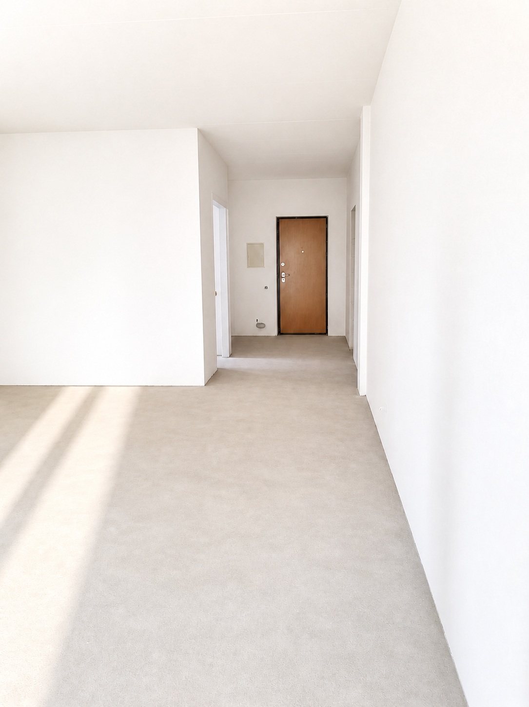 Hall with white finish — Pūces birzs apartment, Purvciems, Riga